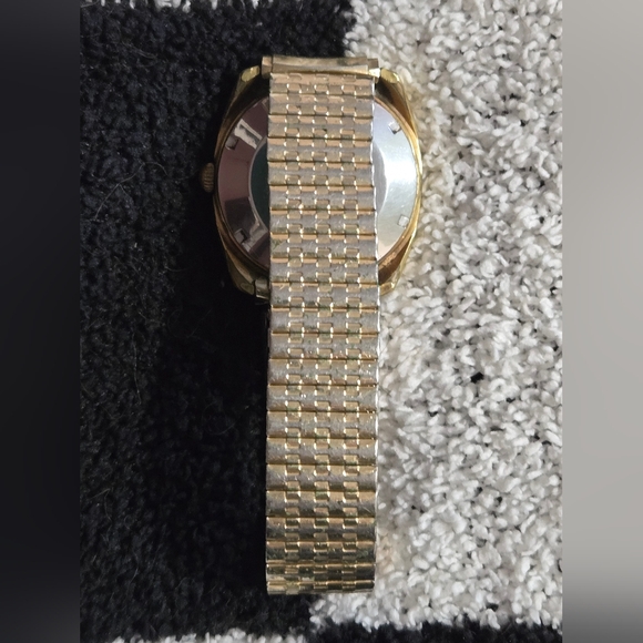 Rare Zodiac men's Vintage gold tone Swiss watch - Picture 2 of 4